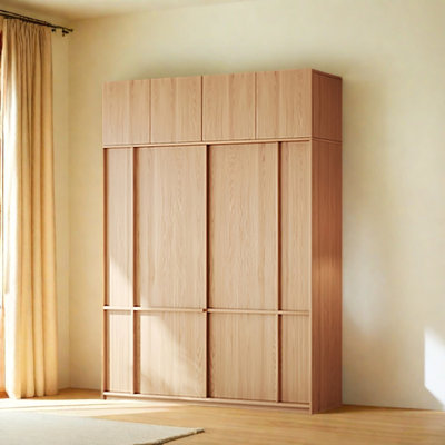 Une garde-robe au design simple