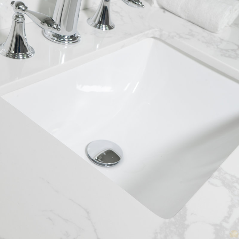 Dessus de meuble-lavabo en pierre de marbre blanc de Carrare avec lavabo rectangulaire encastré en céramique et 3 trous de robinet avec dosseret.