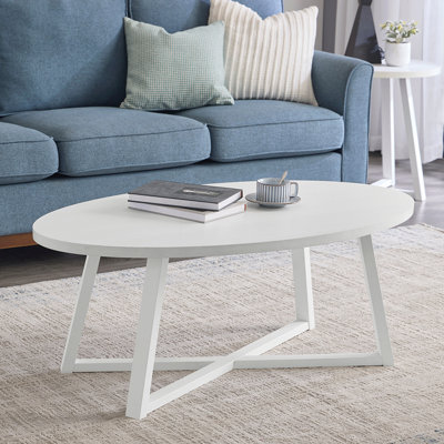 Table basse moderne en bois ovale avec surface durable et pieds en bois d'hévéa robustes, parfaite pour les salons contemporains.