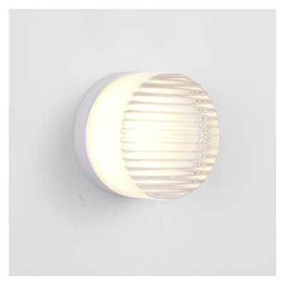 Applique murale ronde minimaliste avec abat-jour en verre rayé, luminaire DEL en aluminium pour salle de bain, table de chevet et couloir - Blanc