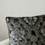 Housse de coussin réversible en velours abstrait-101372758