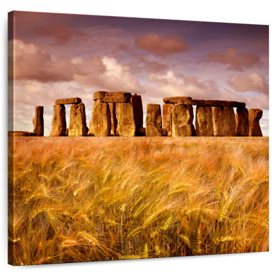 Keiri Wheat Field By The Stonehenge