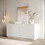 Buffet blanc de 59 po de largeur, décor moderne, rangement à 4 portes, bois de pin, motif ondulé 3D, buffet pour salle à manger, blanc, portes, ondulé, convertible