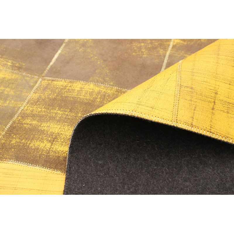 Tapis brun / jaune en cuir de vache fait à la main 5 pi x 8 pi