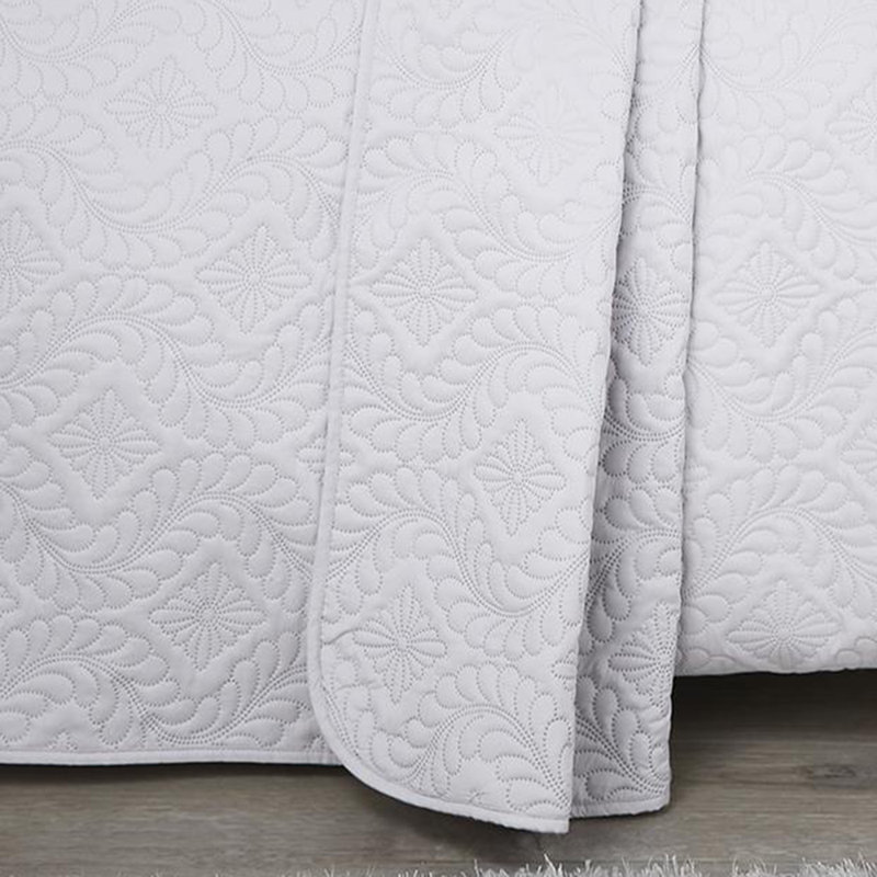 Tullu Polyester Damask Bedspread, White