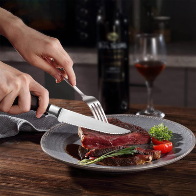 Ensemble de 4 couteaux à steak dentelés avec porte-couteaux, porte-couteaux japonais en acier inoxydable à haute teneur en carbone et support à couteaux magnétiques double face pour comptoir de cuisine