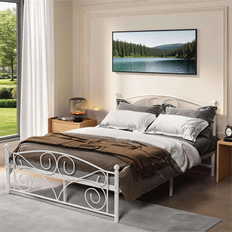 Grand lit plateforme, silhouette unique de style floral, structure en métal blanc éclatant avec tête et pied de lit