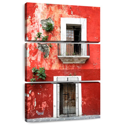 Lilie Red Facade