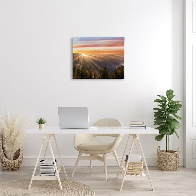 «Sunrise Through Mountain Forest Skyline», art mural par Danita Delimont, H 24 po x l 30 po