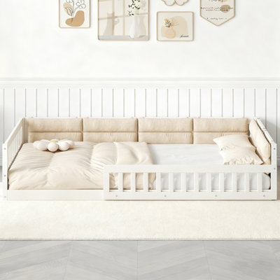 Lit double avec garde-corps, plateforme rembourrée et coussin