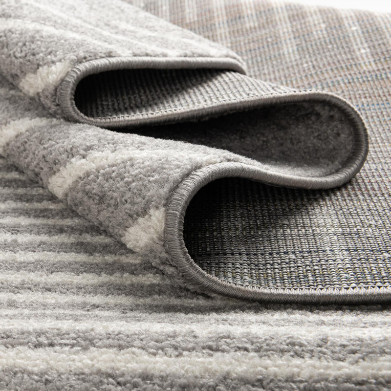 Tapis géométrique gris / ivoire en polypropylène tissé à la machine, Tapis de couloir 2 pi 7 po x 8 pi