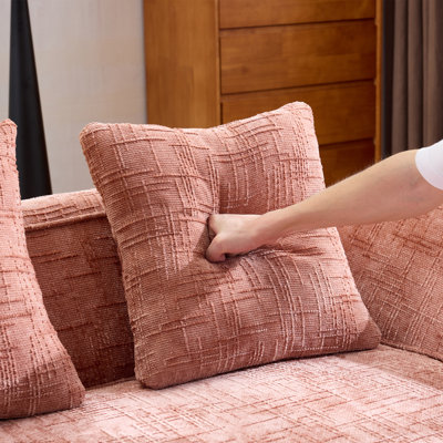 Canapé en L rose compressé en forme de L qui s'agence bien avec n'importe quel salon. Il est doté d'une éponge hautement élastique pour une sensation d'assise confortable, d'accoudoirs courbés et de quatre coussins décoratifs.