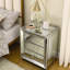Armoire à miroir en argent avec trois tiroirs - Organisez votre chambre à coucher élégante en 3 pour un look gracieux