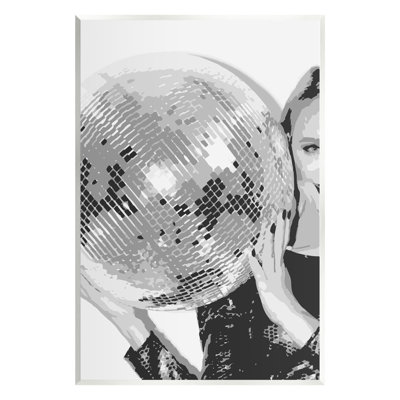 Femme rétro tenant une boule disco par Lil 'Rue