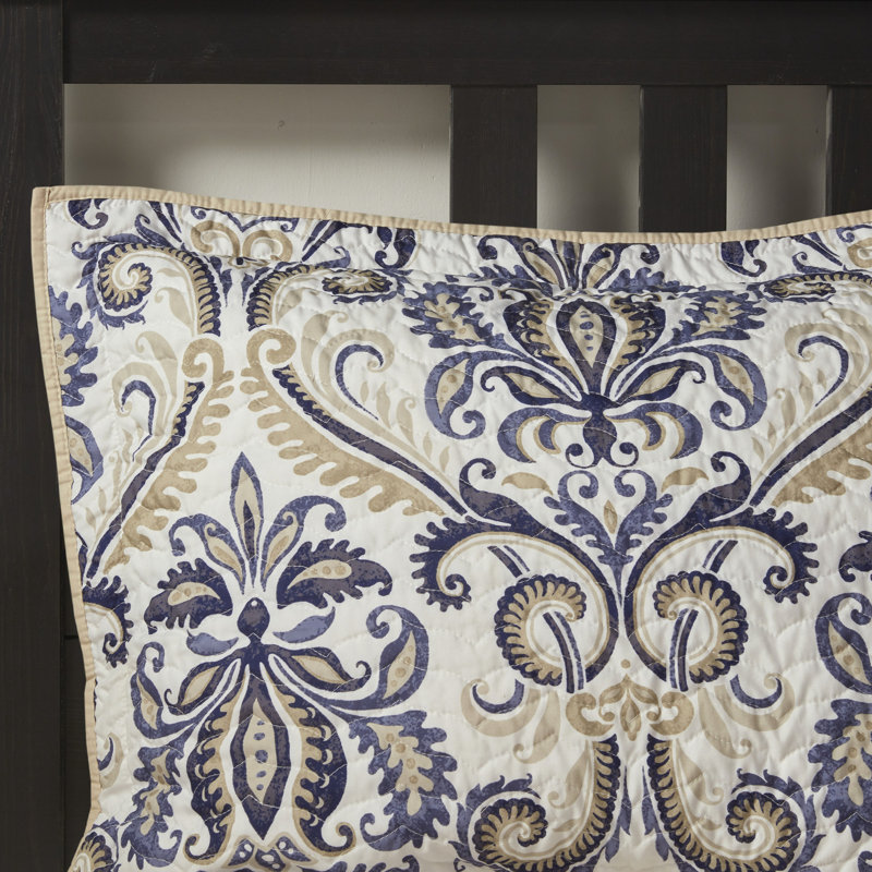 Courtepointe réversible, bleu marine / brun clair, double / grand. Mise à jour du motif cachemire, surpiqué. 100% microfibre avec revers beige. Comprend 1 courtepointe, 2 taies décoratives et 3 coussins. Lavable à la machine 6 microfibres modernes.