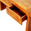 Table basse d'apparence simple et élégante