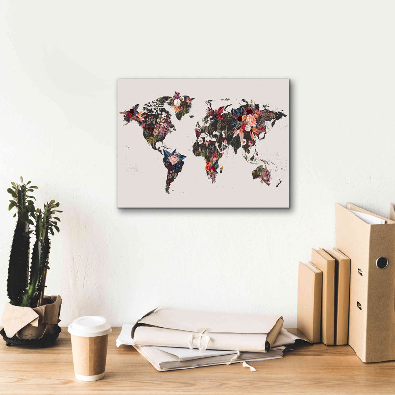 «World Map Flowers» par Design Fabrikken, estampe numérique sur toile, H 12 po x l 16 po x P 0,75 po