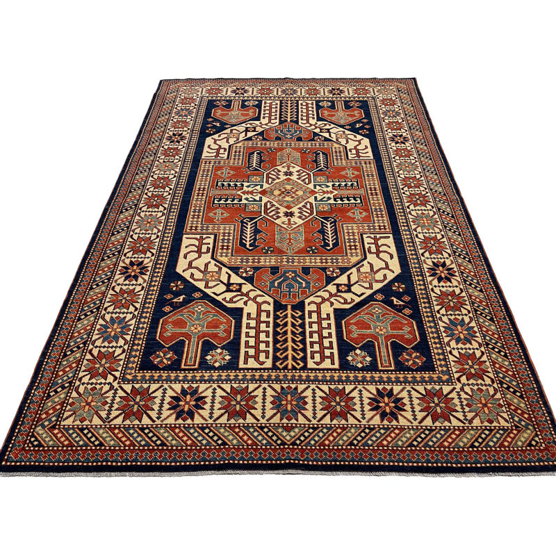 Tapis unique en laine bleu marine / ivoire Tribal des années 1970 de 5 pi 8 po x 8 pi 6 po Tribal
