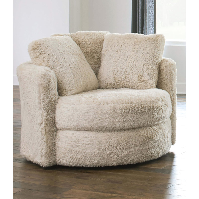 Chaise ronde contemporaine beige / crème 1pc avec accoudoirs, revêtement en chenille, base en bois massif, dossier coussiné, coussins décoratifs, 49 pouces de largeur, 38 de hauteur, espace de vie avec cadre, dossier et l 49 po