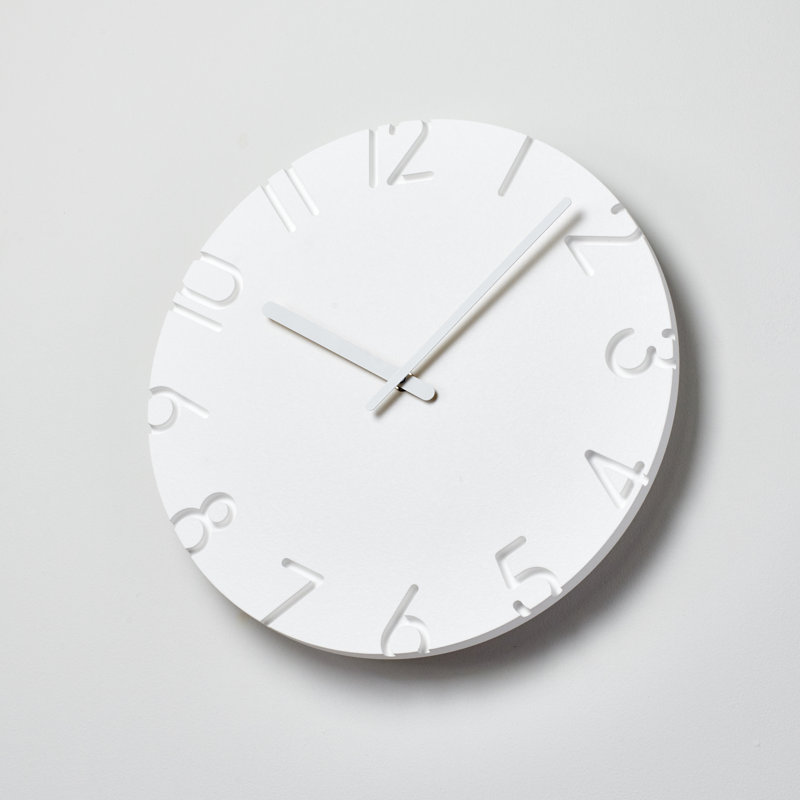 Lemnos sculpté - une horloge