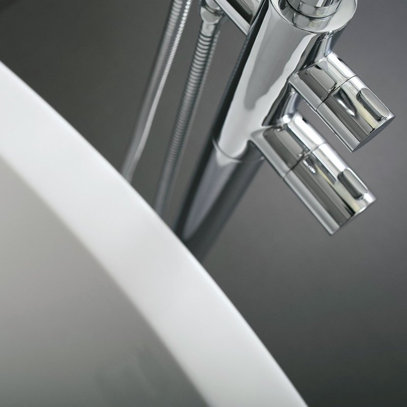 Robinet de baignoire à fixation sur plancher à poignée simple avec douche à main, Chrome