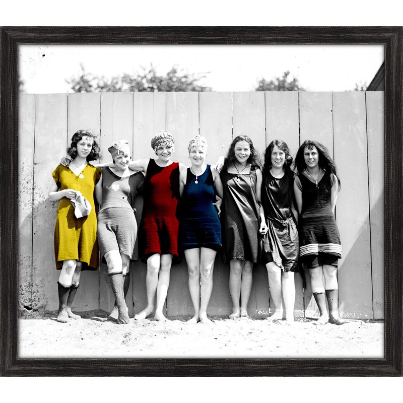 «Friends by the Sea», reproduction de photo encadrée