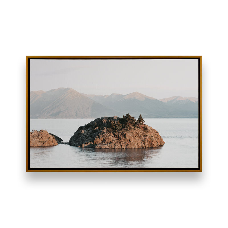 «Solitude Serenade» sur toile par Krista Mosakowski, Cadre flottant or poli, H 14 po x l 20 po
