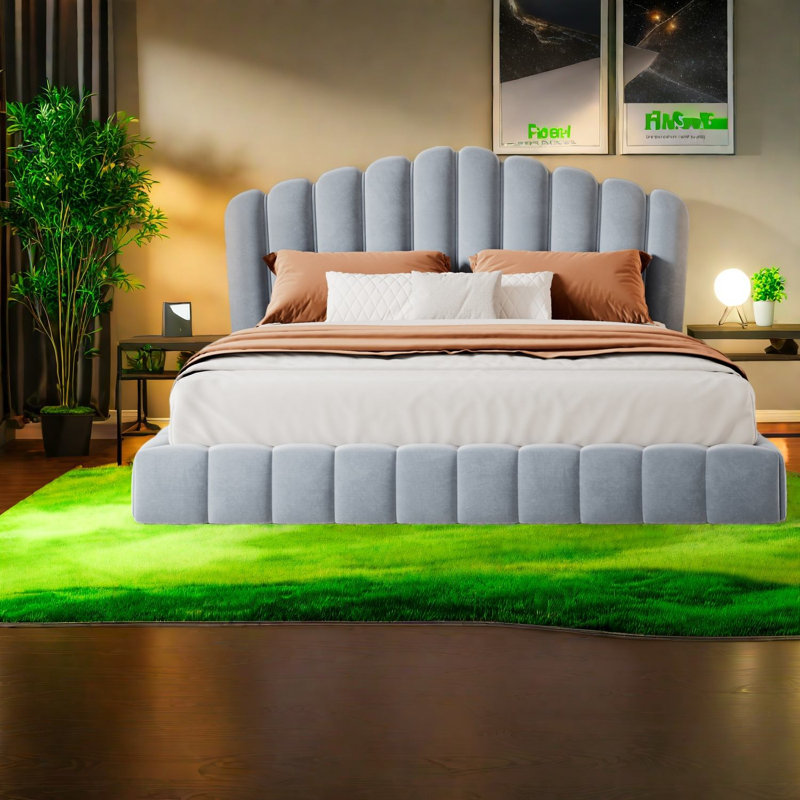 Grand lit moderne en velours, cadre rembourré bleu clair avec tête de lit coquille pour chambre à coucher
