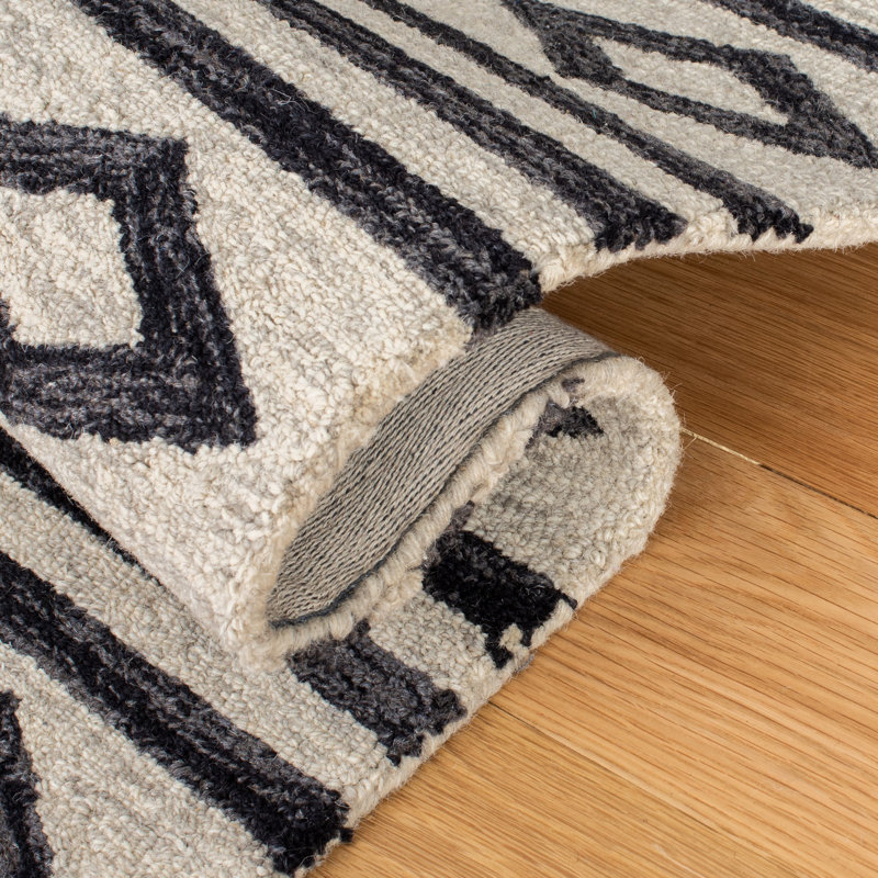 Vedika Hand Tufted Wool Southwestern Rug, Rectangle 5' x 8'