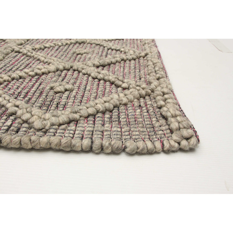 Tapis gris Iagulli 5 pi 10 po x 8 pi 0 po