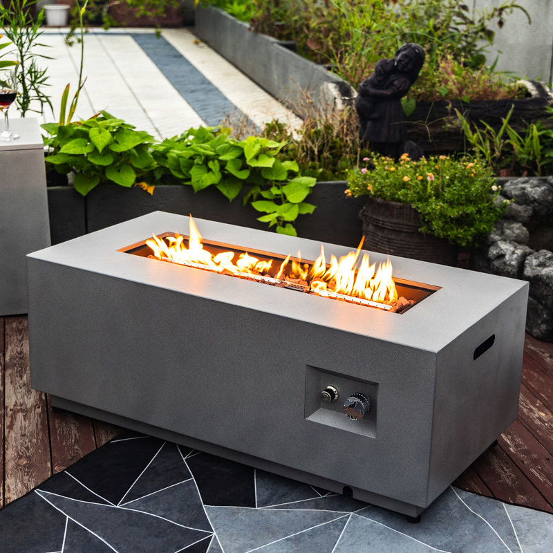 Table de foyer d'extérieur de 42 pouces avec propane - chauffage efficace et flamme réglable, caractéristiques élevées, économie d'espace, entretien facile, génération de flammes en verre de pare-brise en acier, intensité, efficacité