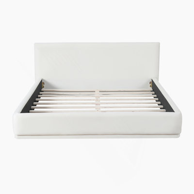 Soft And Comfortable Upholstered Bed, A Luxurious And Cozy Bedroom Centerpiece For Ultimate Relaxation And Comfort.