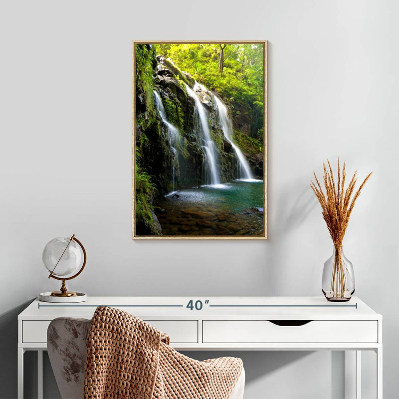 Chutes de Hana, Cadre flottant en bois naturel, 17" x 25"