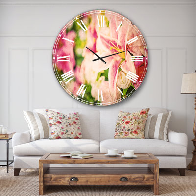 Belles fleurs de lys dans un bouquet - horloge murale traditionnelle