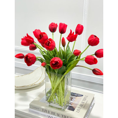 Arrangement floral tulipes dans un vase
