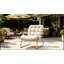 Ensemble de patio extérieur 3 pièces en résine tressée et structure en fer, comprenant un fauteuil de lecture et une chaise longue confortables, ainsi qu'une petite table. Parfait pour la terrasse, la piscine et la plage.