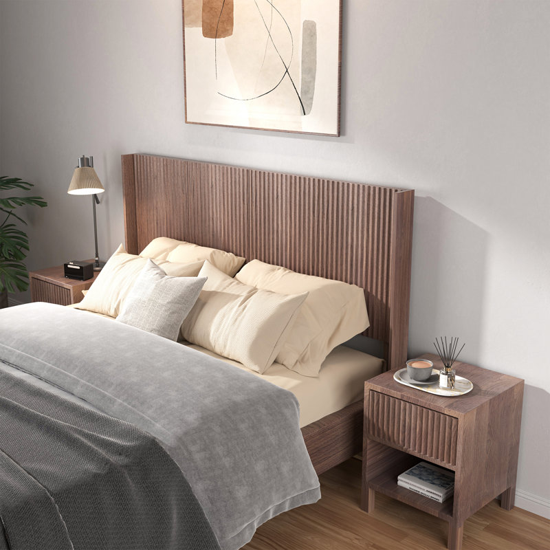 Tête de lit en bois massif Ebern Designs, fixation murale, chêne naturel, Grand lit, Walnut Brown