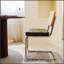 Ensemble de 2 chaises de salle à manger haut de gamme Nikki Collection, modernes, capitonnées, en velours, avec pieds dorés et garniture cloutée.