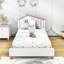 Lit plateforme en bois avec tête de lit en forme de maison-492679176-492679183