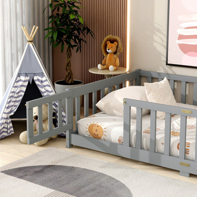 Lit simple en bois d'hévéa avec clôture et porte