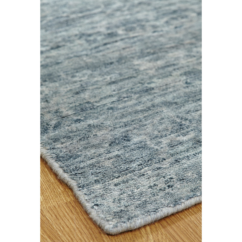 Bezout Floral Area Rug in Gray, Rectangle 2' x 3'