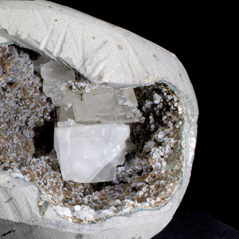 Calcite et stilbite avec calcédoine en géode