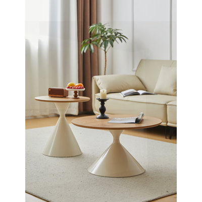 Élégant ensemble rond Janae avec un design incurvé et une base en acier durable, parfait pour les espaces de vie modernes