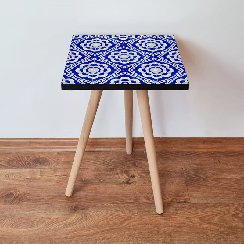Élégante table d'appoint bleue et blanche 13,8 po x 16,5 po x 13,8 po | 100% panneau de fibres à densité moyenne avec pieds en bois de hêtre, épaisseur: 0,7 pouce | Conception géométrique ethnique, parfaite pour le décor du salon et de la chambre à coucher, élégante et fonctionnelle