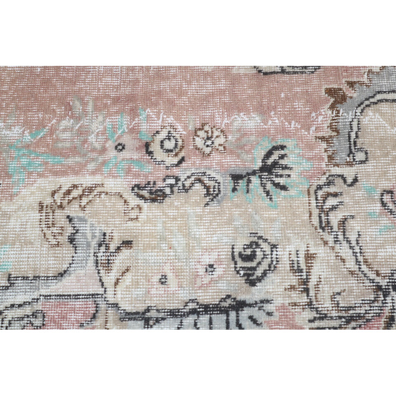 Tapis turc Oushak fabriqué à la main dans un rose subtil pour les entrées avec un design rétro anatolien