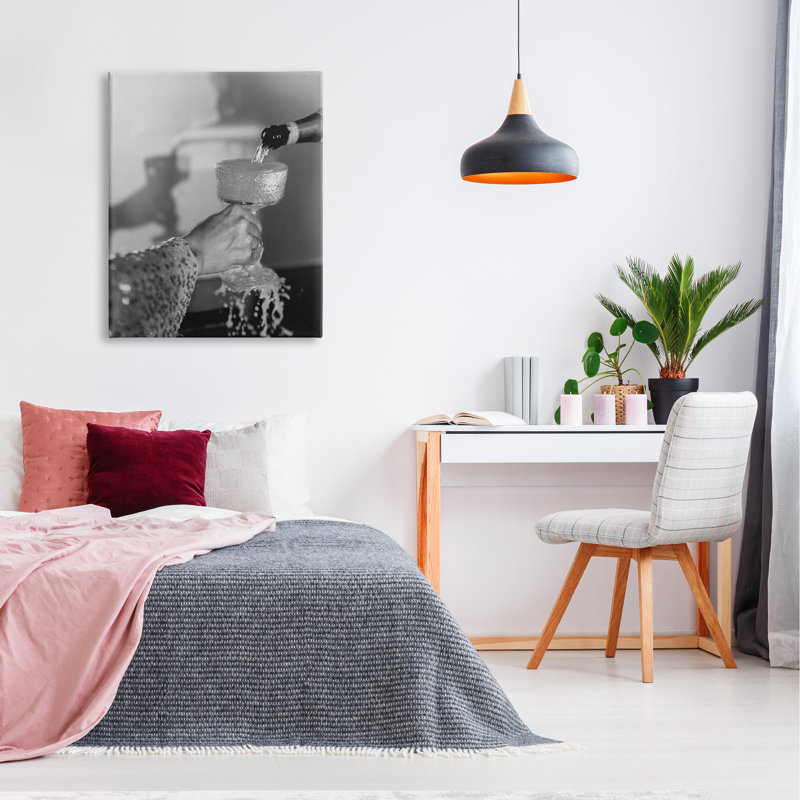 Art mural sur toile Classy Champagne Pour Splash par House of Lulu, H 40 po x l 30 po x P 1,5 po