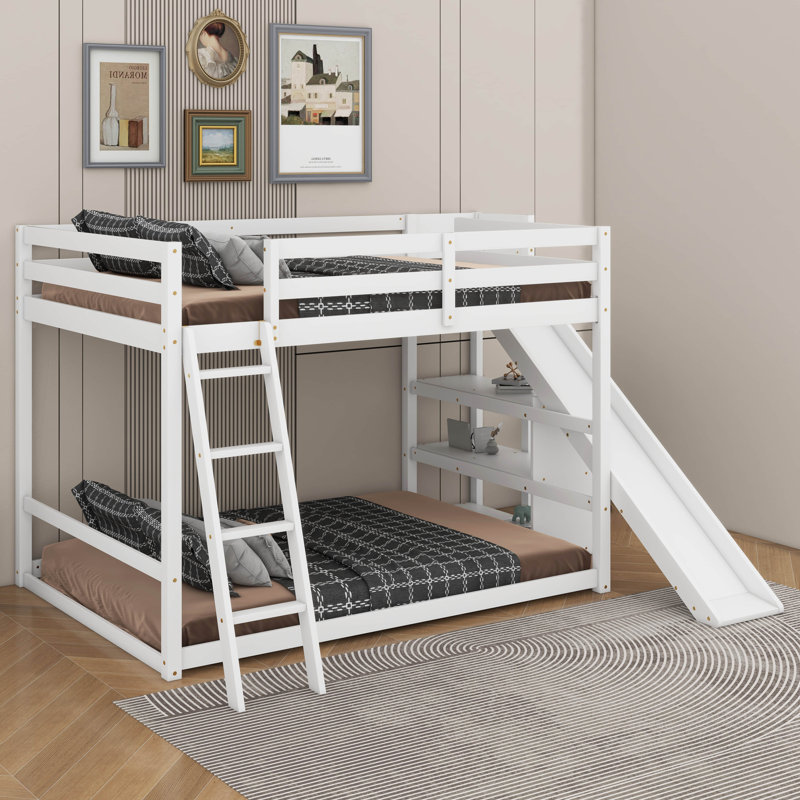 Lit superposé double au-dessus de double avec échelle, glissoire et tablettes, Blanc