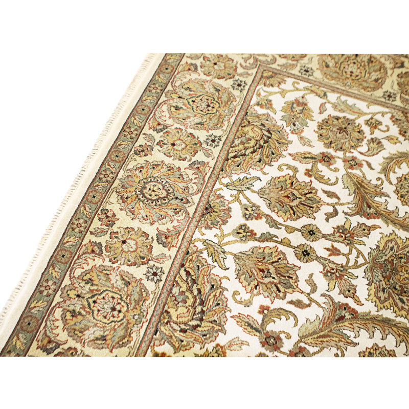 Hand Knotted Wool Area Rug in Ivory And Gold