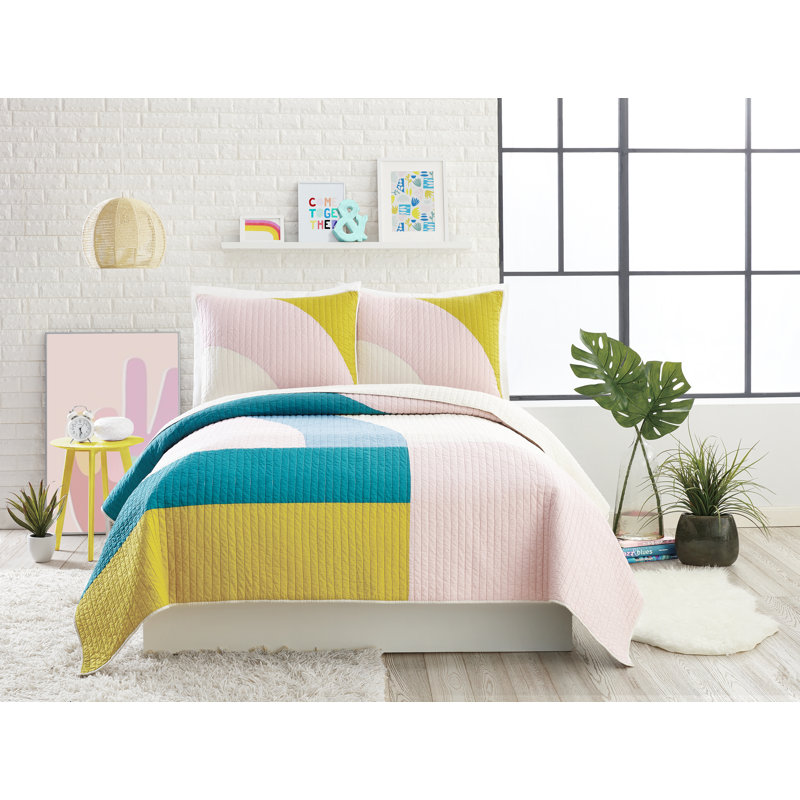 Modshapes Pink and Multicolor Cotton King Quilt Set