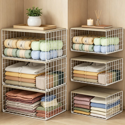 Organisateur de placard extra-long à profil bas avec rangement en bois, ensemble de 3 tablettes de rangement empilables, bac de rangement pour vêtements peu encombrant pour garde-robe, chambre à coucher et petits espaces, fabrication en maille métallique robuste